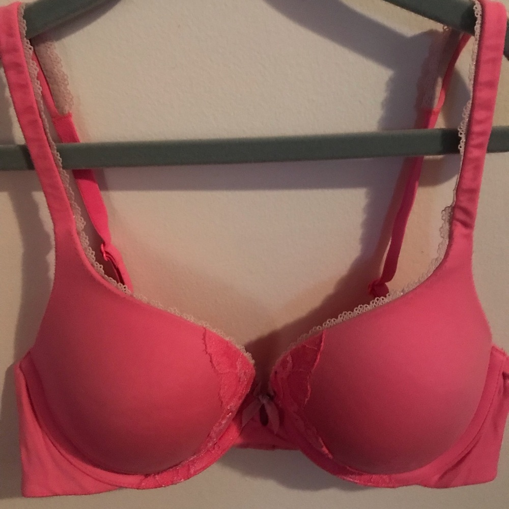 Victoria Secret Body by Victoria  34B